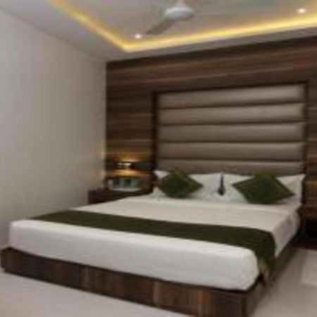 Hotel Meriton Mumbai International Airport T-2 Exterior foto