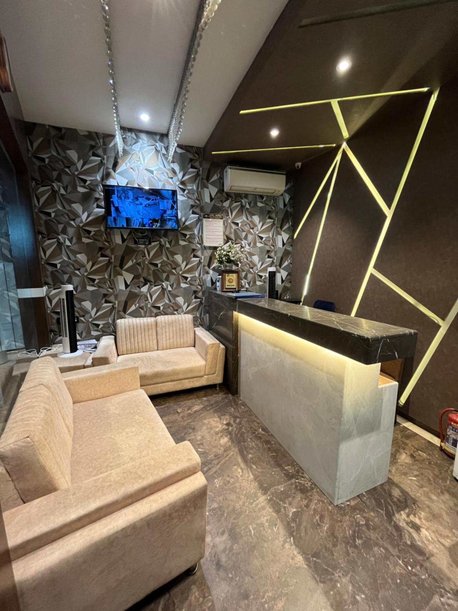Hotel Meriton Mumbai International Airport T-2 Exterior foto