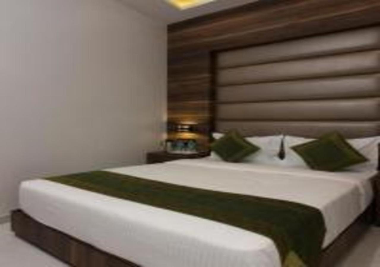 Hotel Meriton Mumbai International Airport T-2 Exterior foto
