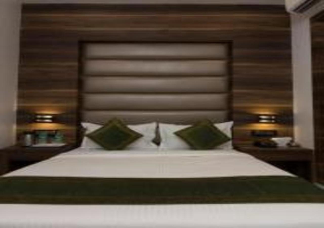 Hotel Meriton Mumbai International Airport T-2 Exterior foto